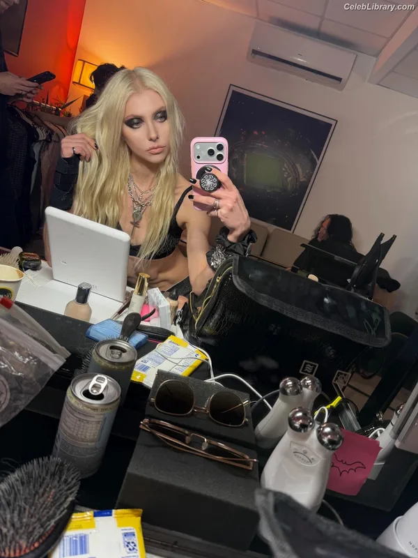 Taylor Momsen photo 9 of 1237