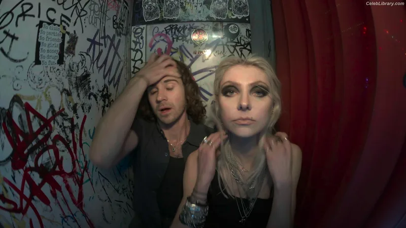 Taylor Momsen photo 15 of 1237