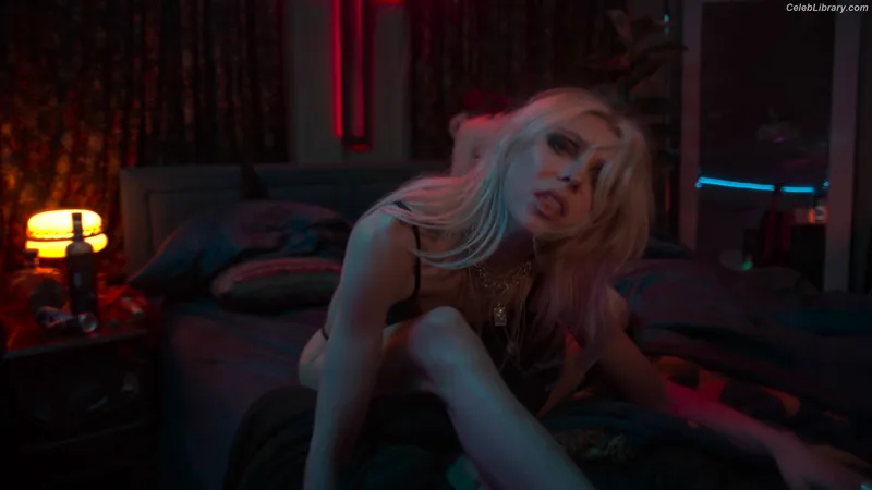 Taylor Momsen photo 3 of 1237