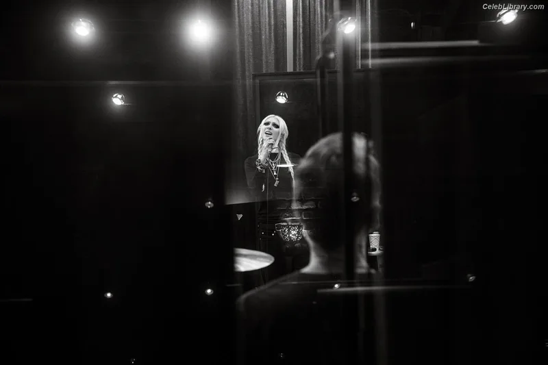 Taylor Momsen photo 23 of 1237