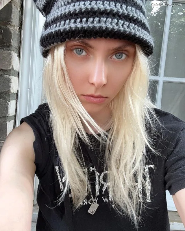 Taylor Momsen photo 24 of 1237