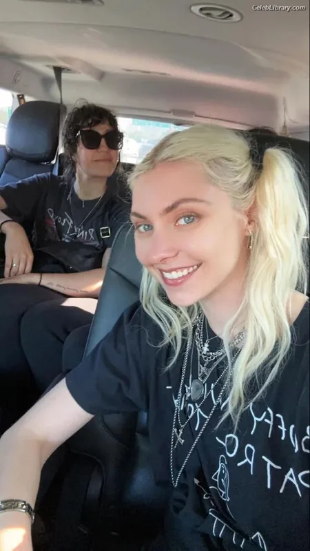 Taylor Momsen photo 8 of 1237