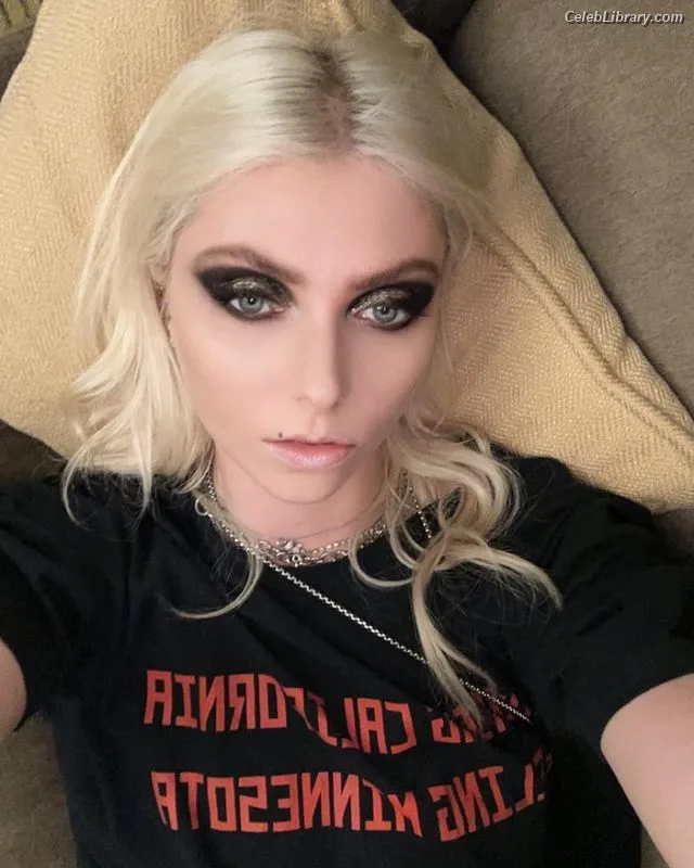 Taylor Momsen photo 12 of 1237
