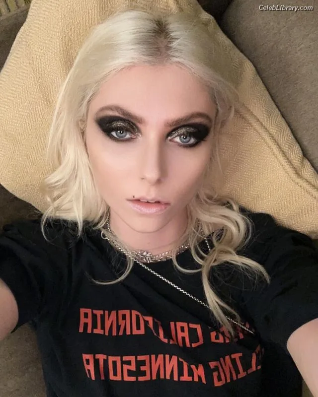 Taylor Momsen photo 13 of 1237