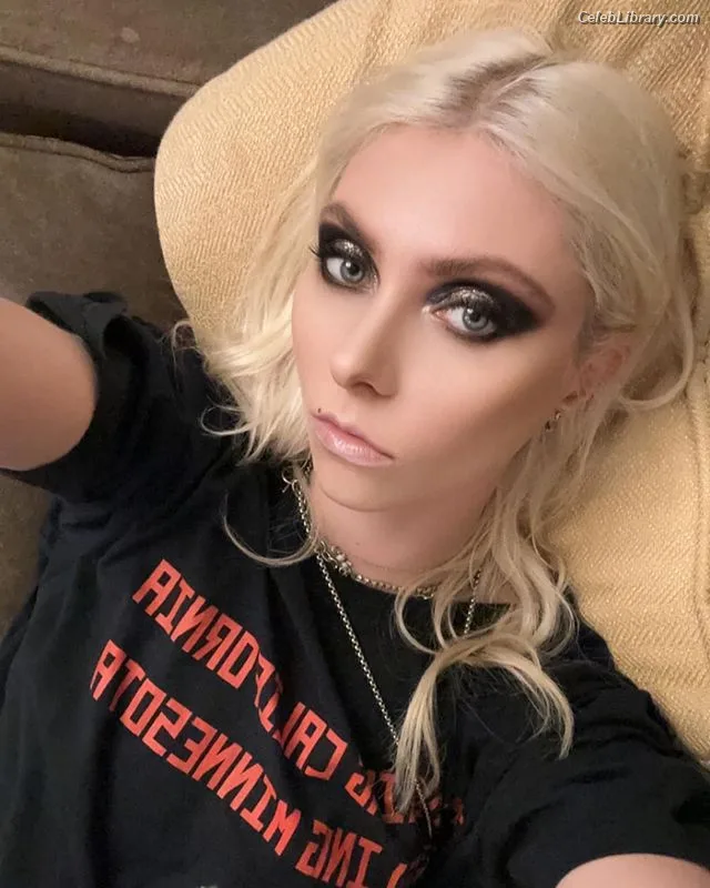 Taylor Momsen photo 14 of 1237