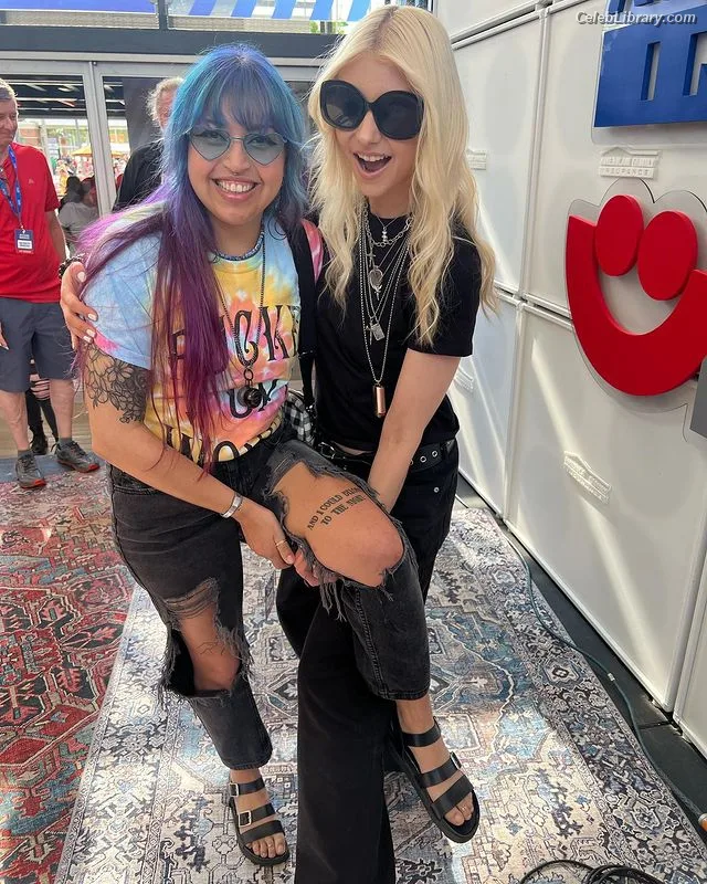 Taylor Momsen photo 16 of 1237