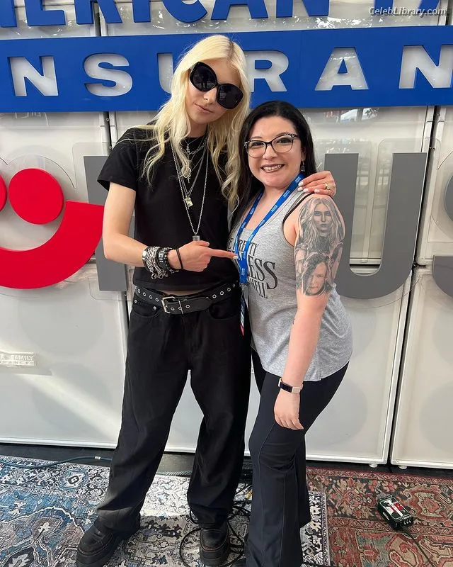 Taylor Momsen photo 21 of 1237