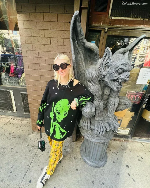 Taylor Momsen photo 22 of 1237