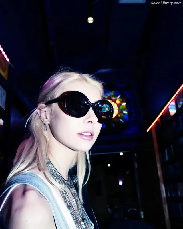 Taylor Momsen photo 2 of 1237