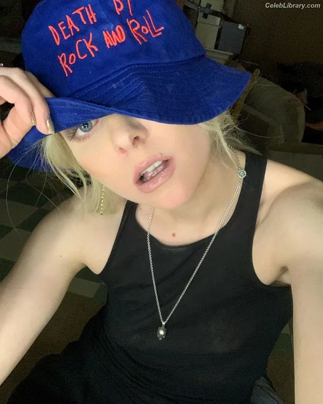 Taylor Momsen photo 7 of 1237