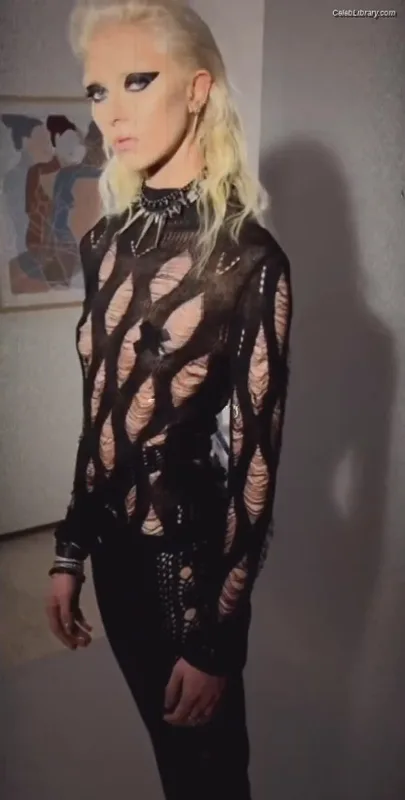 Taylor Momsen photo 15 of 1237