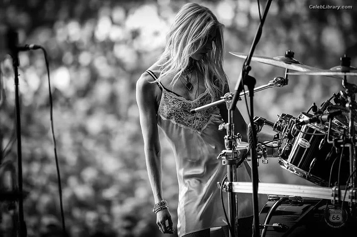 Taylor Momsen photo 20 of 1237