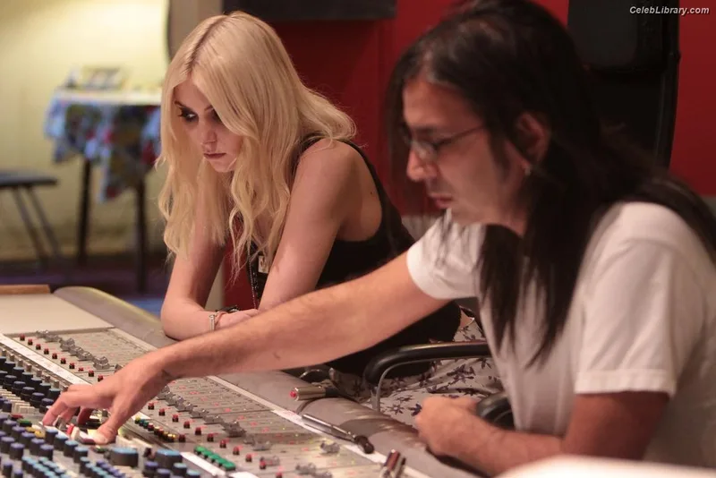 Taylor Momsen photo 5 of 1237