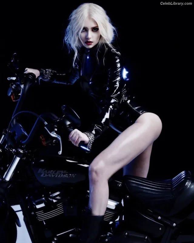 Taylor Momsen photo 7 of 1237