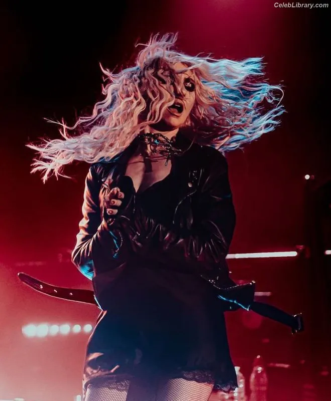 Taylor Momsen photo 12 of 1237