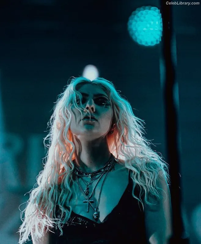 Taylor Momsen photo 15 of 1237