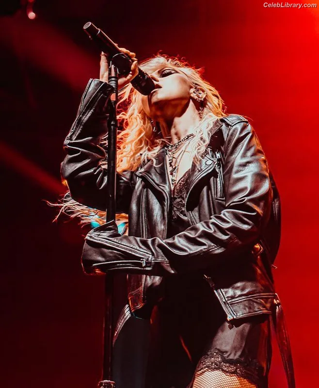 Taylor Momsen photo 18 of 1237