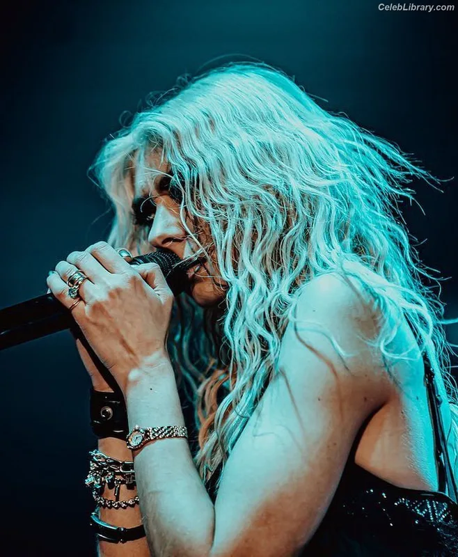 Taylor Momsen photo 20 of 1237