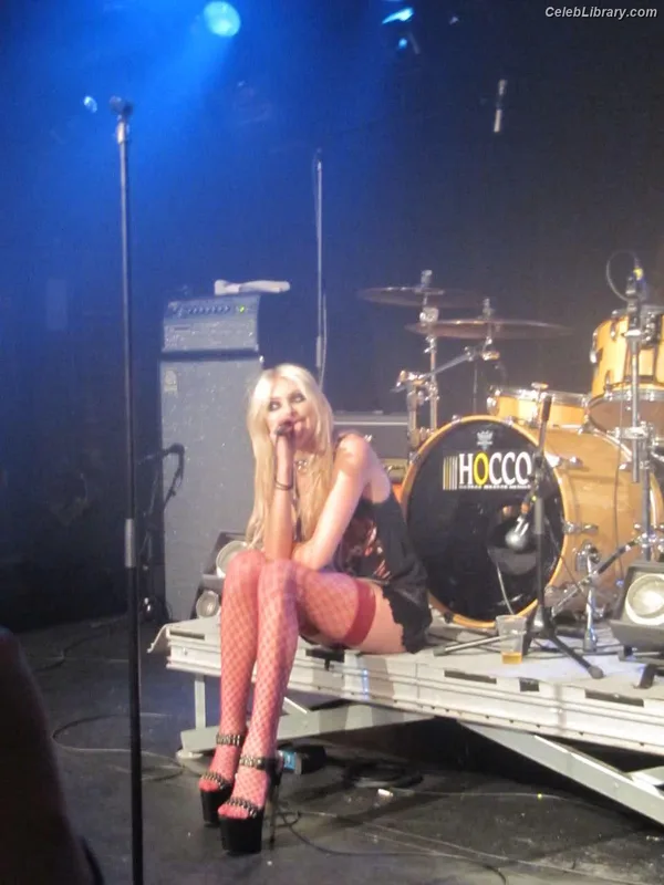 Taylor Momsen photo 21 of 1237