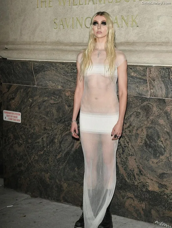 Taylor Momsen photo 22 of 1237