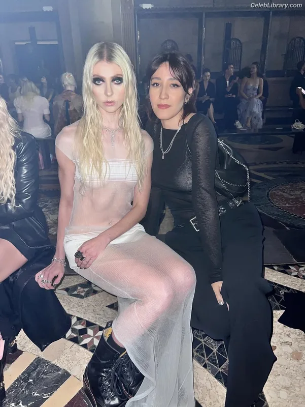 Taylor Momsen photo 24 of 1237