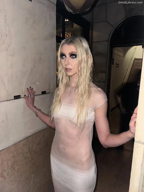 Taylor Momsen photo 2 of 1237