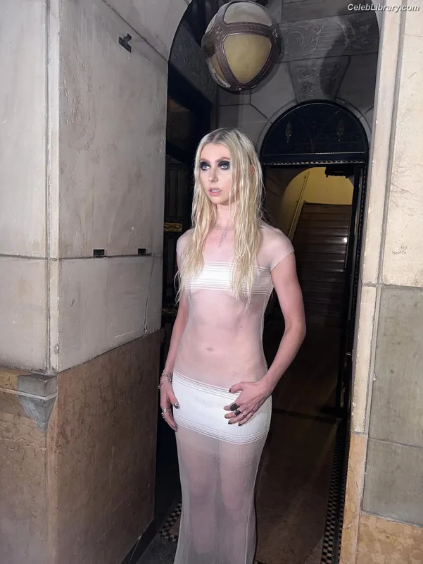 Taylor Momsen photo 6 of 1237