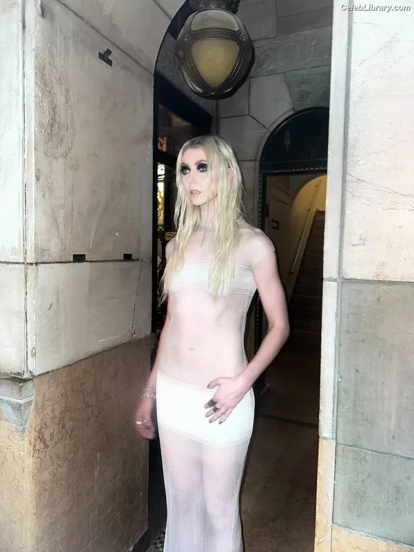 Taylor Momsen photo 8 of 1237