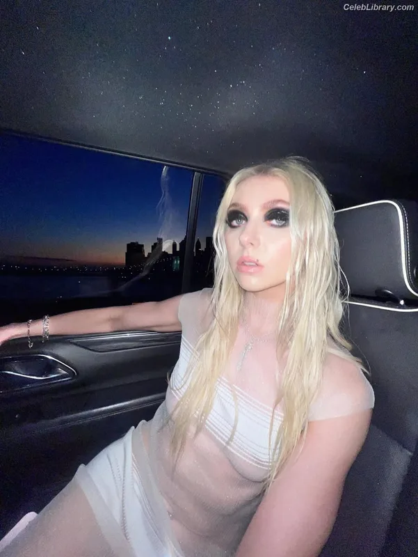 Taylor Momsen photo 9 of 1237