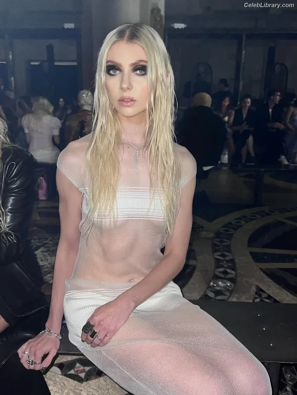 Taylor Momsen photo 10 of 1237