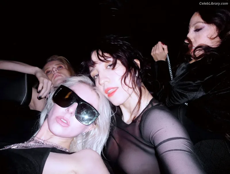 Taylor Momsen photo 3 of 1237