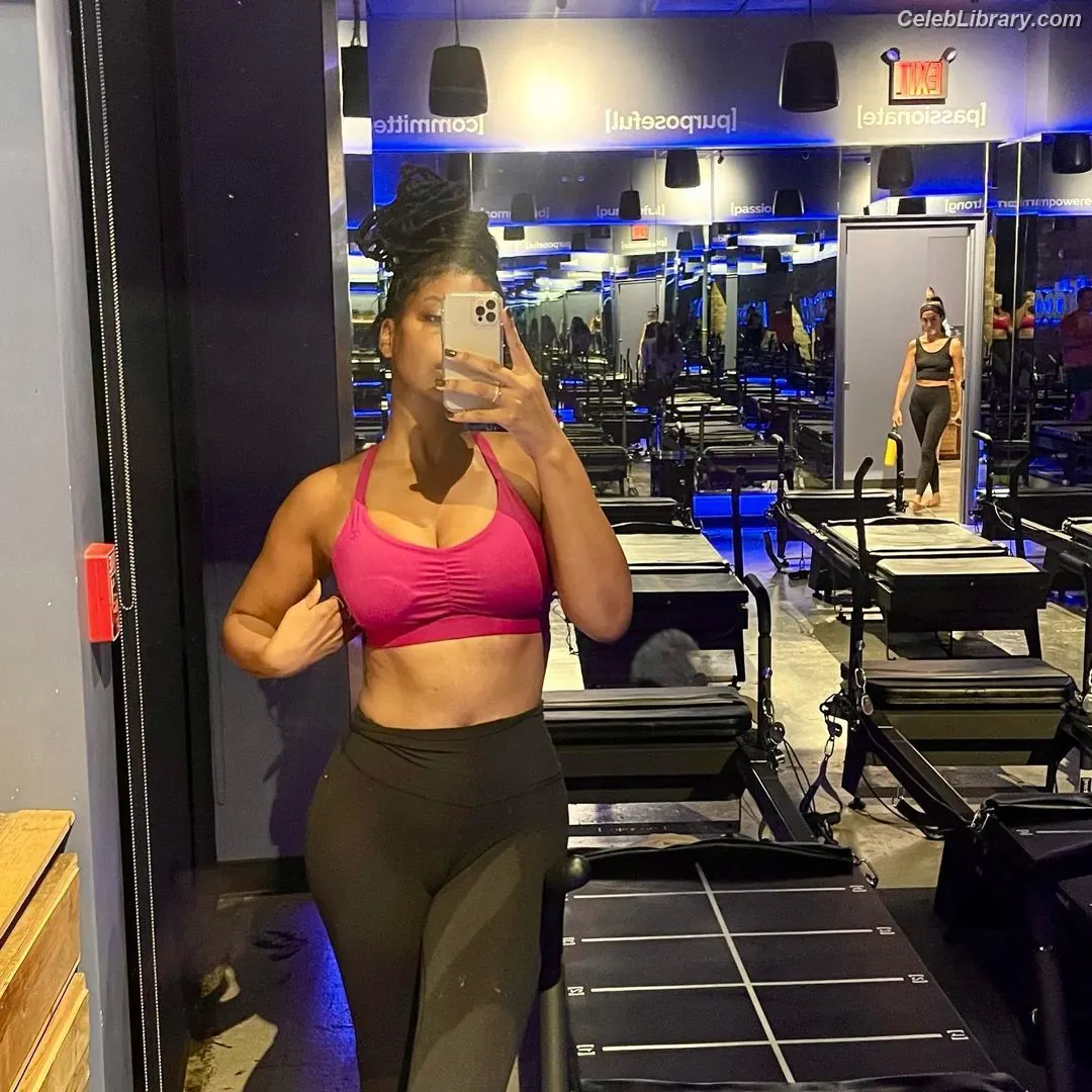 Taylor Rooks photo 21 of 405