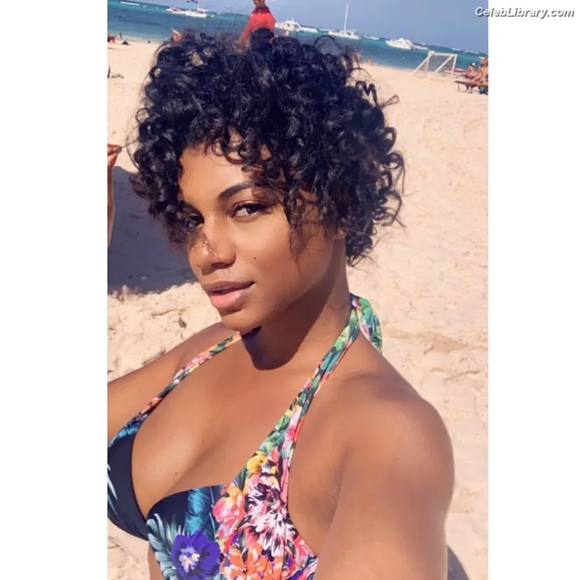 Taylor Rooks photo 11 of 405