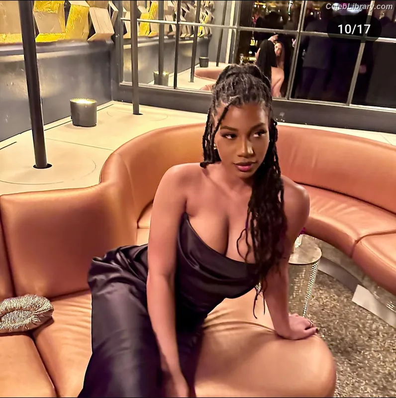 Taylor Rooks photo 4 of 402