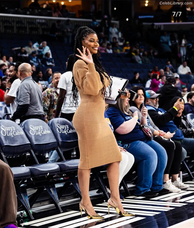 Taylor Rooks photo 12 of 402