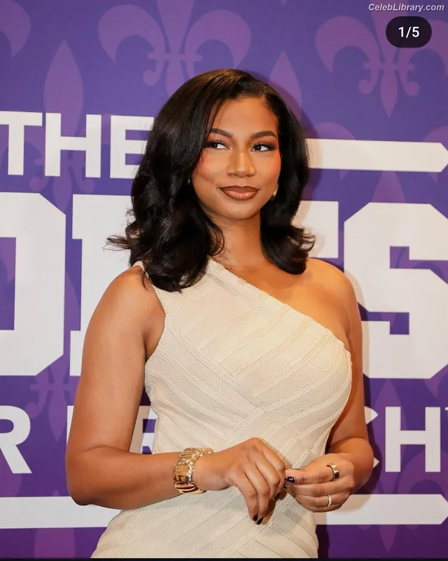 Taylor Rooks photo 13 of 402