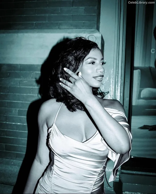 Taylor Rooks photo 9 of 402