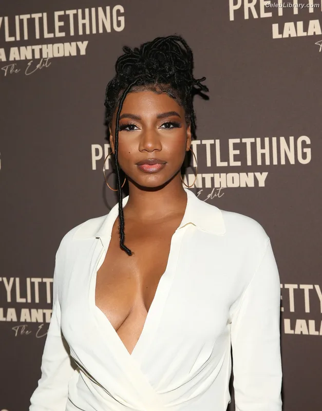 Taylor Rooks photo 5 of 402