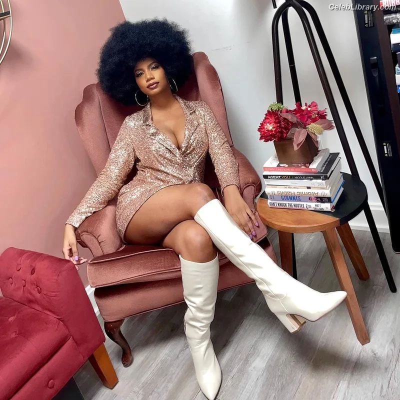 Taylor Rooks photo 3 of 402