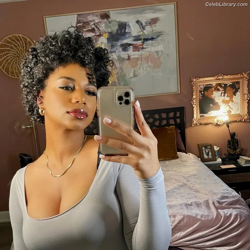 Taylor Rooks photo 8 of 402