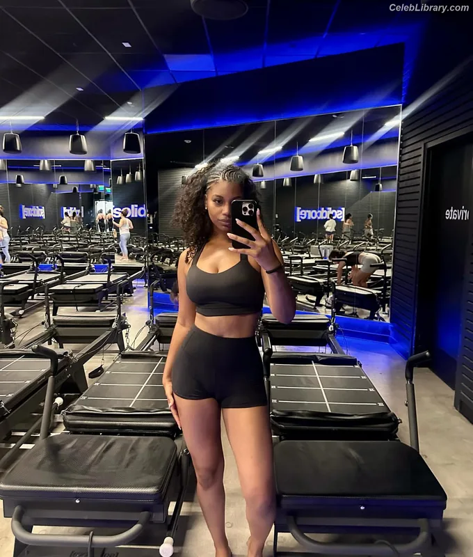 Taylor Rooks photo 9 of 402