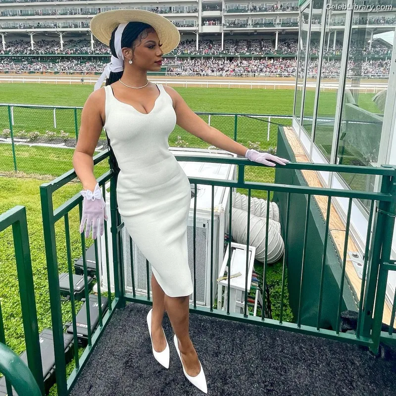 Taylor Rooks photo 12 of 402