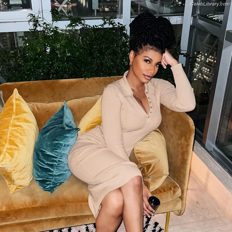 Taylor Rooks photo 13 of 402