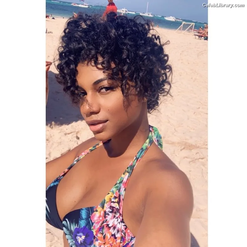 Taylor Rooks photo 7 of 402