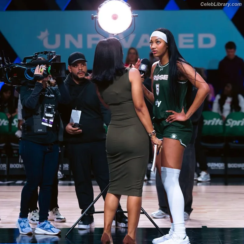 Taylor Rooks photo 10 of 402