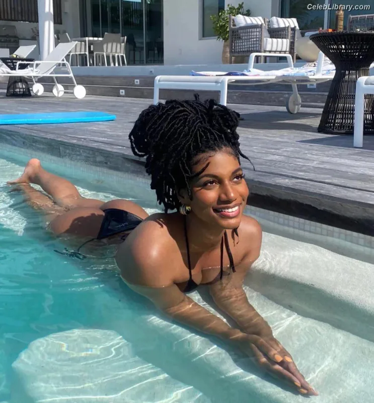 Taylor Rooks photo 12 of 402
