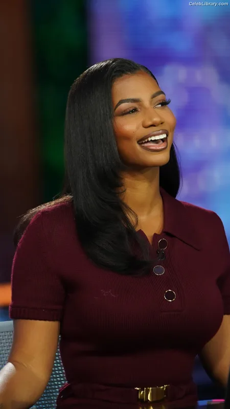 Taylor Rooks photo 14 of 402