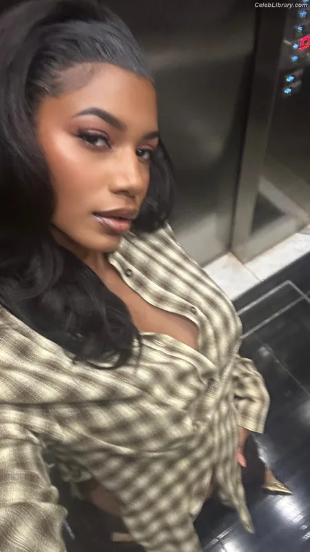 Taylor Rooks photo 17 of 402