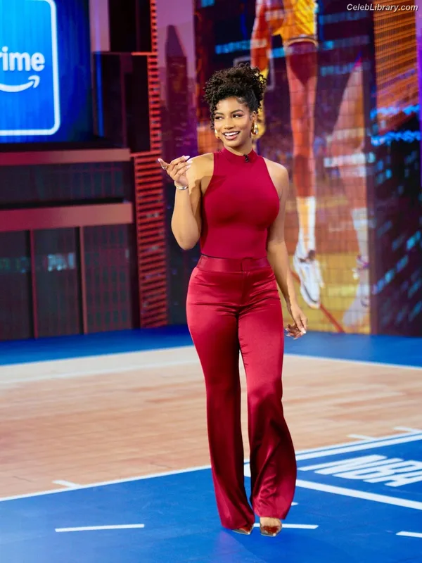 Taylor Rooks photo 7 of 402