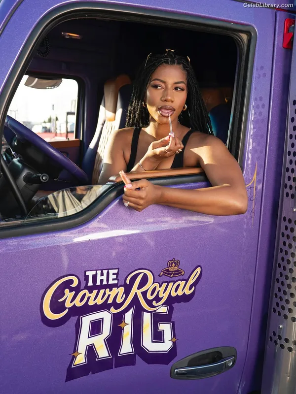 Taylor Rooks photo 15 of 402